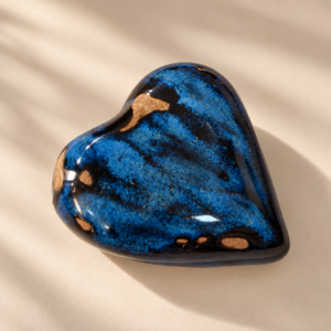 Corazón escultórico de cerámica pequeño– Azul Cobalto
