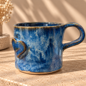 Taza escultórica de cerámica – Corazones Azules