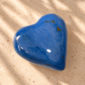 Corazón escultórico de cerámica pequeño– Azul Jeans