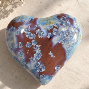 Corazón escultórico de cerámica pequeño - Cristales azules